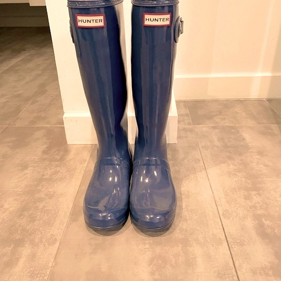 AUTHENTIC Hunter Original Tall Rain Boot in Navy - Size 7 - Picture 2 of 5